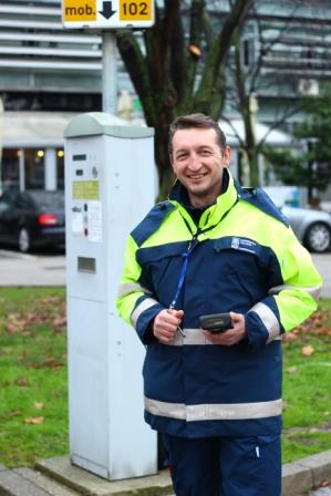 Kontrolor javnih parkirališta pronašao i vratio skupocjeni tablet